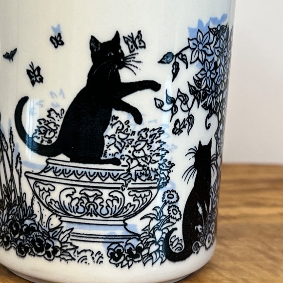 Vintage Churchill England Mug with Black Cats Playing w/ Butterflies & Birds EUC - Picture 6 of 11